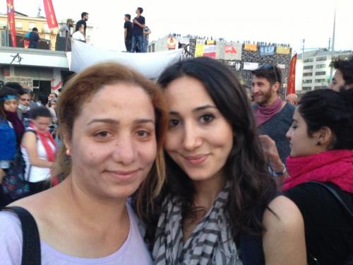 Rania et Yeliz, deux manifestantes de la place.