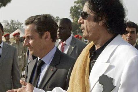 Sarkozy et Kadhafi en juillet 2007 à Tripoli.