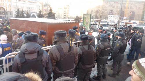 Le dispositif policier ne laissait qu'une seule entrée vers le musée Politechnique pour rejoindre le rassemblement.