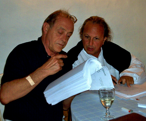 Antonio Tabucchi (à gauche) avec Maurice Olender, Portugal, 2002. Fonds Maurice Olender / IMEC