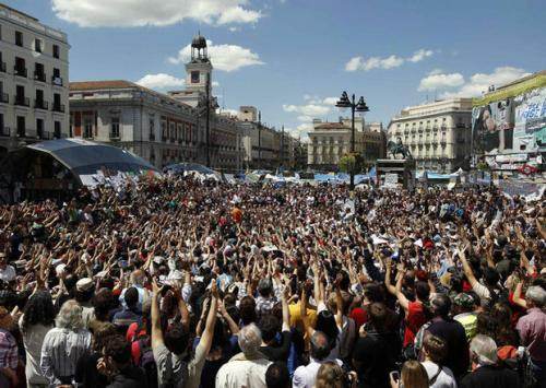 Les indignés sur la place Puerta del Sol en mai 2011