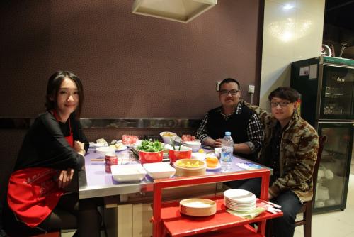À table dans un restaurant populaire qu&#039;affectionne la jeunesse dorée de Pékin !