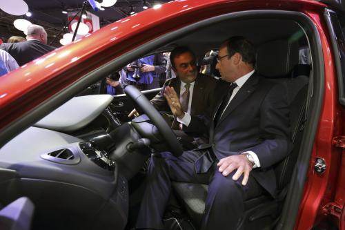 François Hollande et le PDG de Renault Nissan au salon de l&#039;automobile