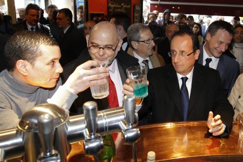 Robert Hue et François Hollande en avril. 