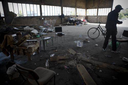 A l'intérieur du hangar, avant l'expulsion du 27 juin 2011.