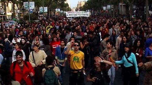 Manifestation contre la spéculation immobilière à Barcelone à l'initiative d'« Okupa ».