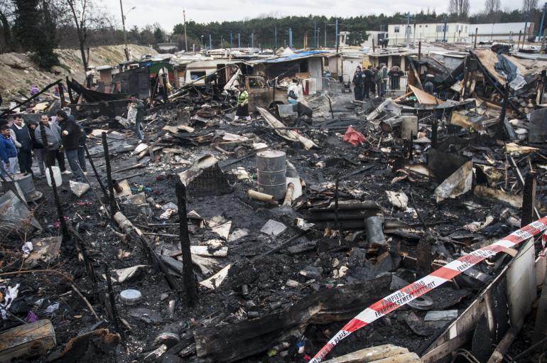 Un quart du campement a brûlé, à Bobigny, le 12 février 2014. ©Nicolas Serve