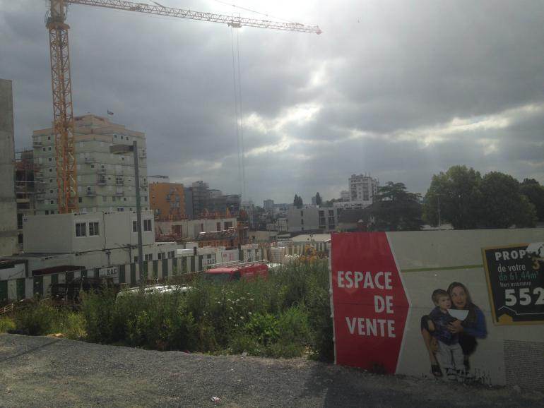 Le corps du jeune Rom a été retrouvé à quelques mètres de là, en bordure de la cité des Poètes à Pierrefitte. Le corps du jeune Rom a été retrouvé à quelques mètres de là, en bordure de la cité des Poètes à Pierrefitte.