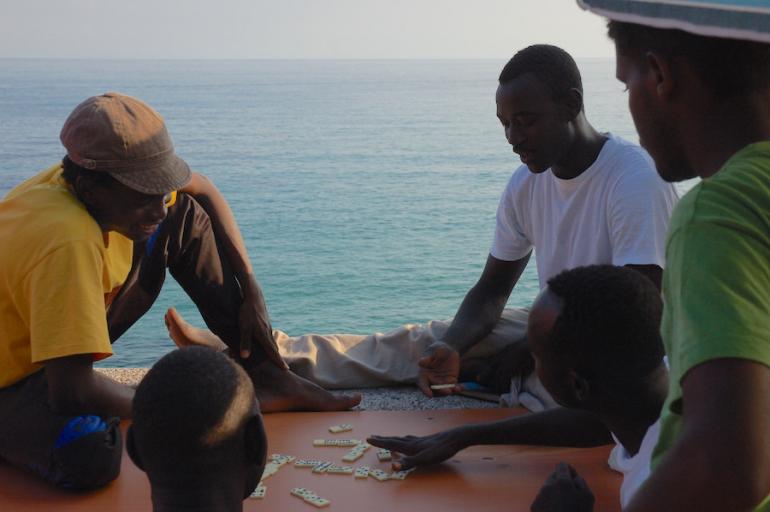 Depuis mi-juin, le nombre d'exilés sur les rochers a baissé, d'une centaine à une trentaine, avant de remonter.