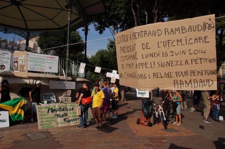 Rassemblement pour l'appel du «18 joint» sur la Canebière à Marseille, en 2014. Rassemblement pour l'appel du «18 joint» sur la Canebière à Marseille, en 2014.