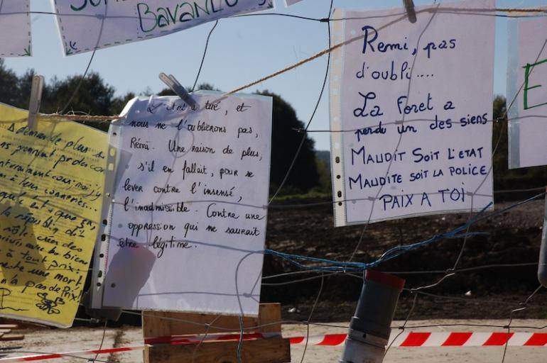 Sur le lieux de la mort de Rémi Fraisse, le 31 octobre 2014. 