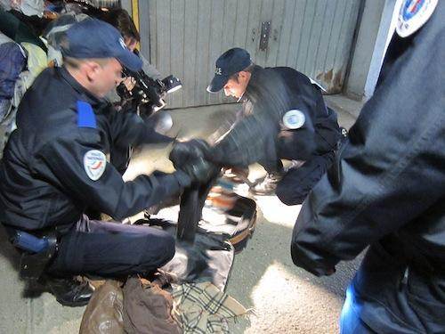 Recherche de drogue et d'armes dans une cité marseillaise, le 15 mars 2013.