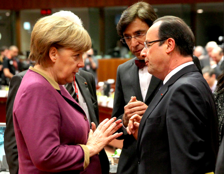 Angela Merkel et François Hollande avec, au centre, le Belge Elio Di Rupo, le 15 mars 2013 à Bruxelles. ©CE.