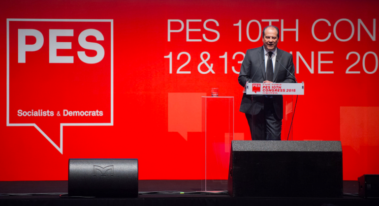 Jean-Christophe Cambadélis Congresso SPI a Budapest nel giugno 2015. Jean-Christophe Cambadélis Congresso SPI a Budapest nel giugno 2015.
