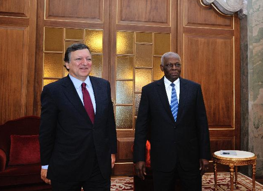 José Manuel Barroso et José Eduardo dos Santos à Luanda, le 19 avril 2012 © CE.