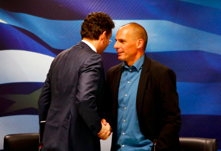 Le Néerlandais Jeroen Dijsselbloem (de dos) et le Grec Yanis Varoufakis, en février à Athènes.