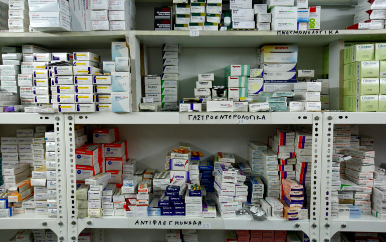 Des piles de médicaments stockés à Athènes, en juin 2012. © Reuters.
