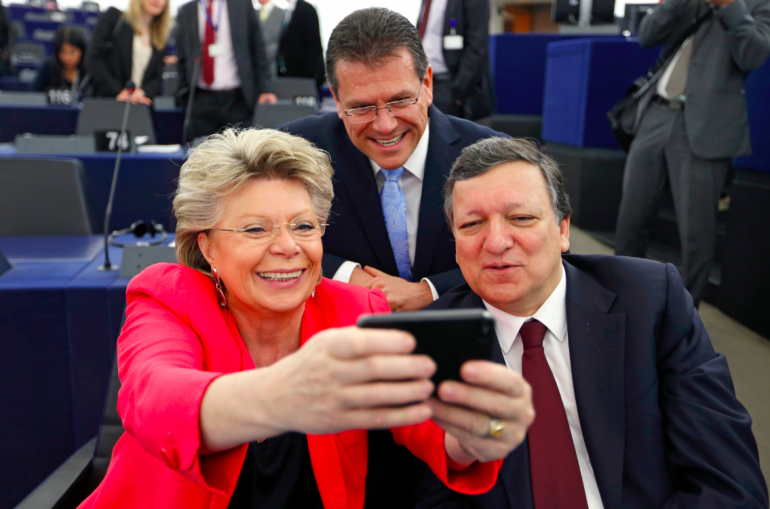 « Selfie » de trois commissaires européens à Strasbourg, en avril 2014 - Viviane Reding, Maros Sefcovic et José Manuel Barroso.