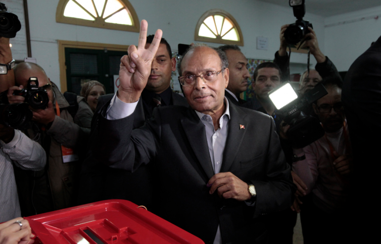 23 novembre 2014. Moncef Marzouki vote au premier tour de la présidentielle. 23 novembre 2014. Moncef Marzouki vote au premier tour de la présidentielle.
