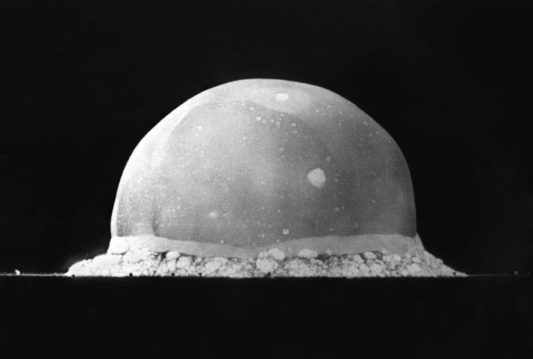 Bulle de plasma produite par l&#039;explosion nucléaire de l&#039;essai Trinity, le 16 juillet 1945