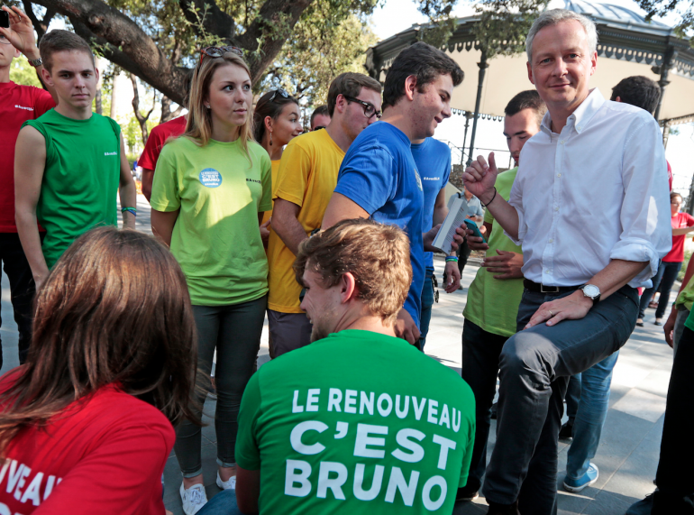 Bruno Le Maire et les jeunes BLM à Nice, le 6 septembre. Bruno Le Maire et les jeunes BLM à Nice, le 6 septembre.