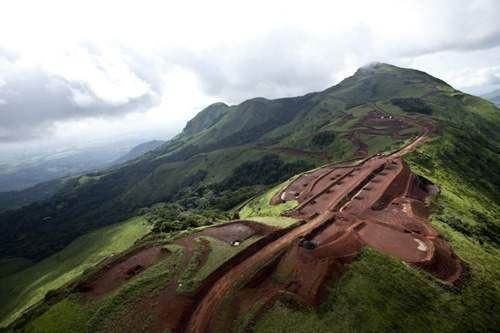 Simandou, le plus grand gisement de minerai de fer au monde.