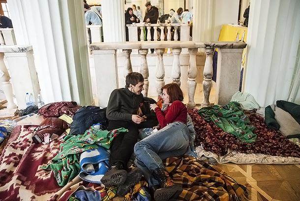 Des manifestants qui occupent la mairie de Kiev depuis plusieurs jours. Des manifestants qui occupent la mairie de Kiev depuis plusieurs jours.
