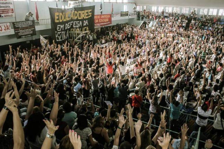  Professeurs en grève à Rio de Janeiro, le 30 mai 2014.