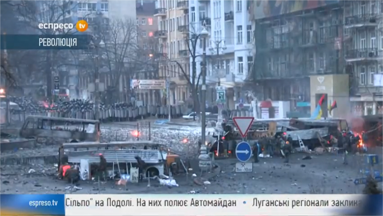 Capture d&#039;écran de la télévision Espresso qui suit les événements de Kiev sous le titre « Révolution ».