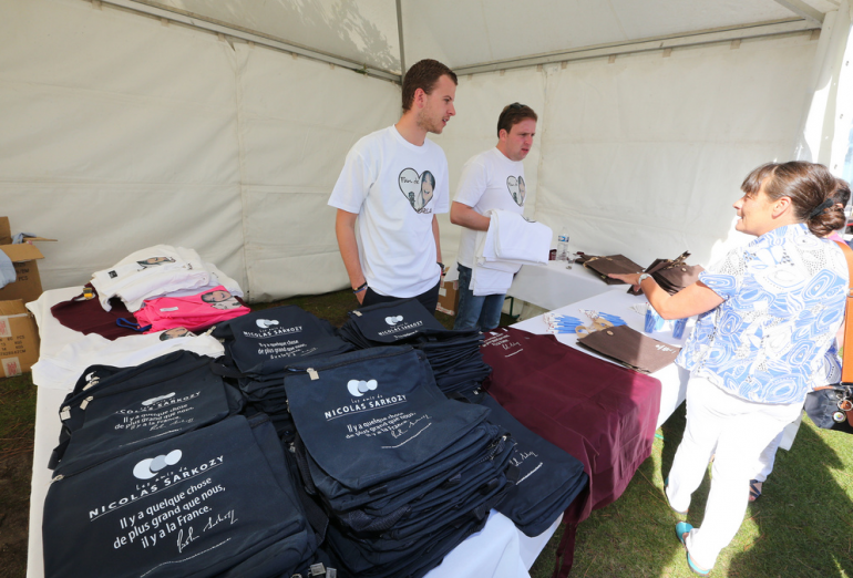 Le stand de l&#039;association des « Amis de Nicolas Sarkozy », au « Tir au vol », le 2 septembre 2013.