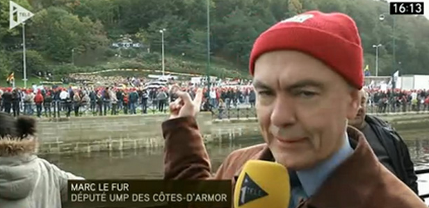 Le député UMP des Côtes-d'Armor Marc Le Fur, très engagé contre le mariage pour tous, a aussi manifesté avec les Bonnets rouges.