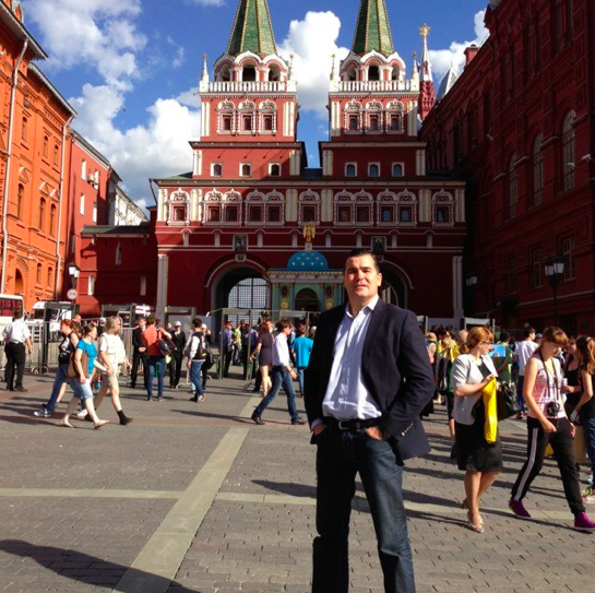 Frédéric Chatillon à Moscou. Photo postée le 20 juin 2013 sur ses comptes Twitter et Facebook.