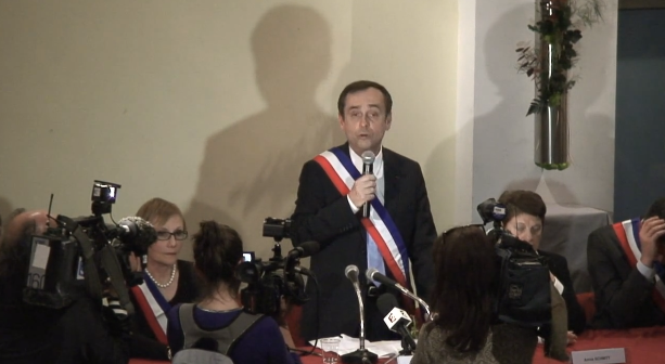 Robert Ménard lors de son élection comme maire, au Palais des congrès de Béziers, le 4 avril.