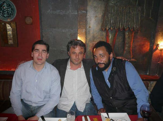 Frédéric Chatillon avec Manaf Tlass et Dieudonné, en Syrie, en 2008.