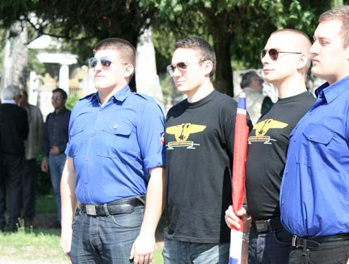 Alexandre Gabriac et François-Xavier Gicquel, l&#039;ex-responsable du FNJ85, à une célébration de Mussolini en Italie, en avril 2012