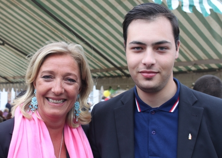 Gauthier Bouchet posant avec Marine Le Pen.