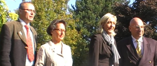 M. Le Pen et C. Bouchet (à droite) lors de la présentation des têtes de liste des Pays-de-la-Loire, le 26 septembre 2009.