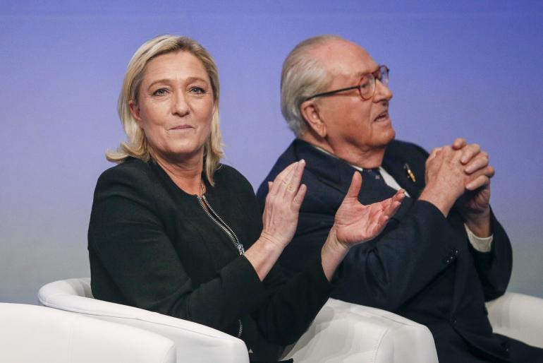 Marine et Jean-Marie Le Pen, au congrès du FN, le 29 novembre 2014. Marine et Jean-Marie Le Pen, au congrès du FN, le 29 novembre 2014.