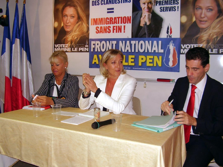 Rémi Carillon avec Marie-Christine Arnautu (vice-présidente chargé des affaires sociale) et Marine Le Pen, le 19 septembre 2010.