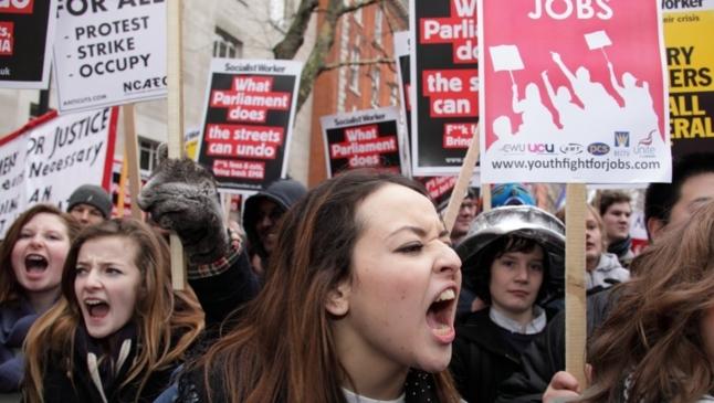 Les étudiants britaniques vent debout contre les hausses des droits d&#039;inscription