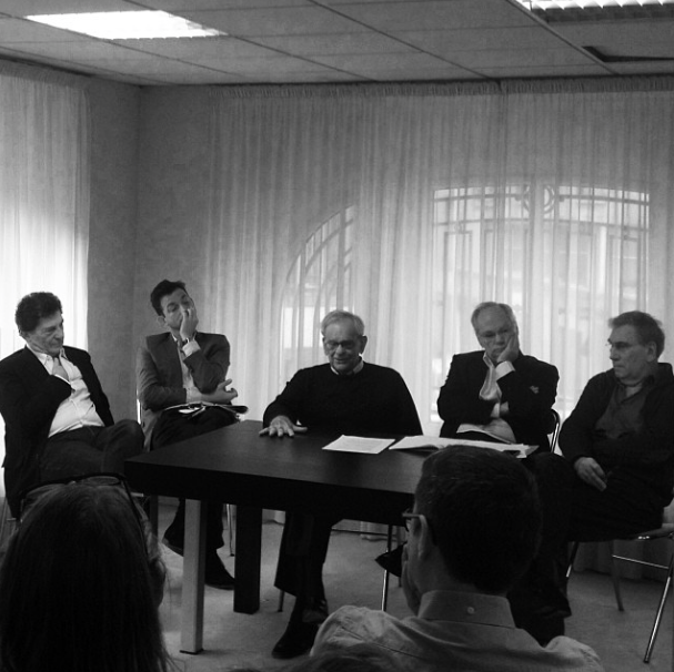Claude Perdriel, au centre, ce mercredi matin devant la rédaction Claude Perdriel, au centre, ce mercredi matin devant la rédaction