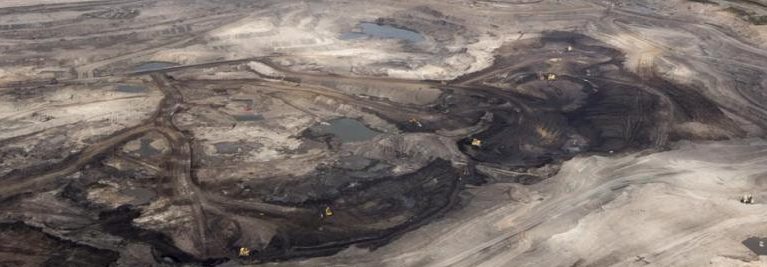 L'exploitation à ciel ouvert des sables bitumineux dans l'Alberta L'exploitation à ciel ouvert des sables bitumineux dans l'Alberta