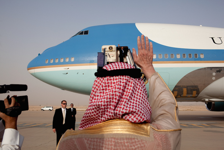 Obama repartant d&#039;Arabie saoudite après une visite en 2009.