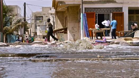 Les eaux usées se déversent à ciel ouvert dans le village de Camberène