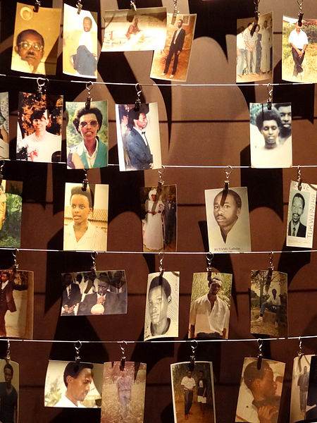 Photographies de victimes du génocide au Genocide Memorial Center de Kigali au Rwanda Photographies de victimes du génocide au Genocide Memorial Center de Kigali au Rwanda