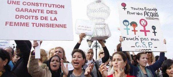 Les femmes tunisiennes sont les plus directement menacées par les islamistes.
