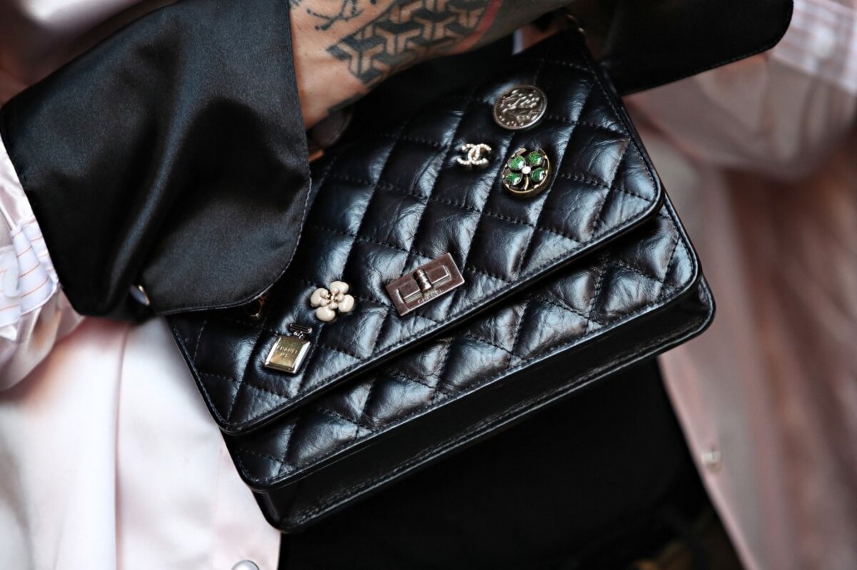 Chanel : des sacs de luxe fabriqués dans le froid, le silence et le mépris  | Mediapart