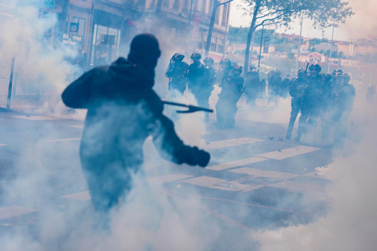 https://static.mediapart.fr/etmagine/article_google_discover/files/2023/11/17/231117-la-violence-politique-vue-par-des-deputes-cinquante-nuances-de-bris.jpg