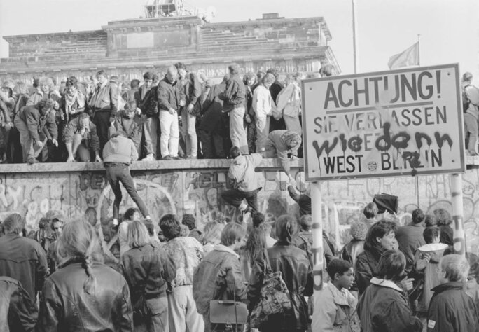 Les Trente Ans De La Chute Du Mur : La Série Photos Sur Eurojournalist ...