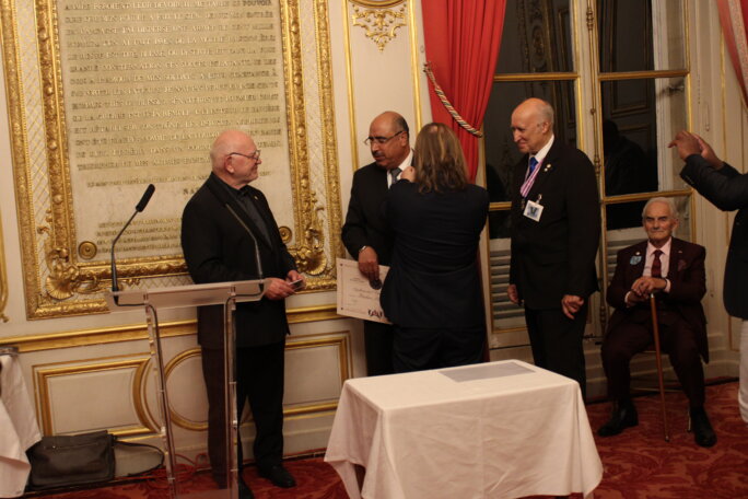 France : le Pr. Ibrahim ALBALAWI décoré de l’Etoile Civique | Le Club